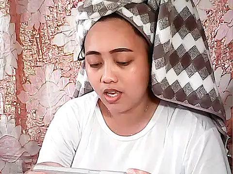 Snapshot of Pinay_Chubby20 chatting on 29, 10, 2025 Pinay Chubby20 online show from 29, 10, 2025