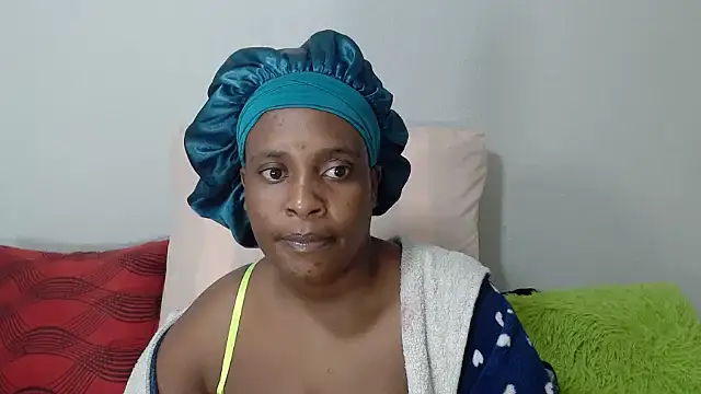 QueenRomaxx1 online show from 18, 10, 2025