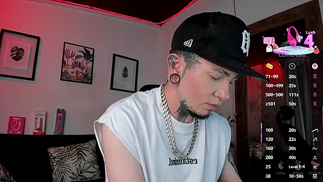 Snapshot of tyler_jones_ chatting on 7, 10, 2025 tyler jones  online show from 7, 10, 2025
