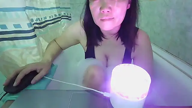 sakuradelreina online show from 4, 12, 2025