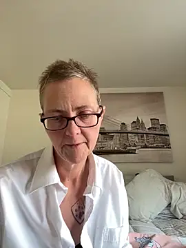 Curvy-Jinx online show from 12, 9, 2025