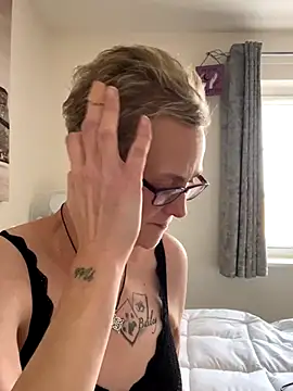 Curvy-Jinx online show from 4, 11, 2025