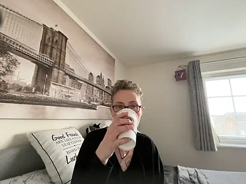 Curvy-Jinx online show from 10, 3, 2026