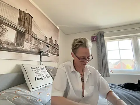 Curvy-Jinx online show from 7, 4, 2026