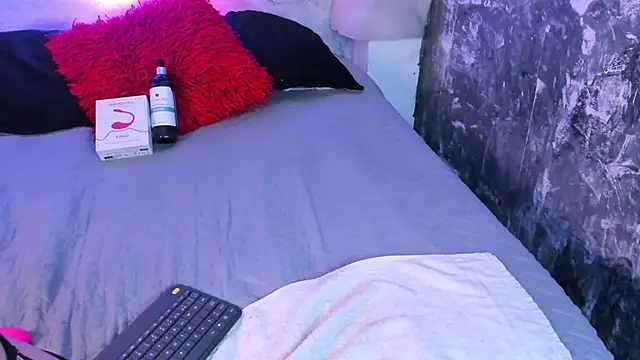 katierouge  online show from 21, 9, 2025