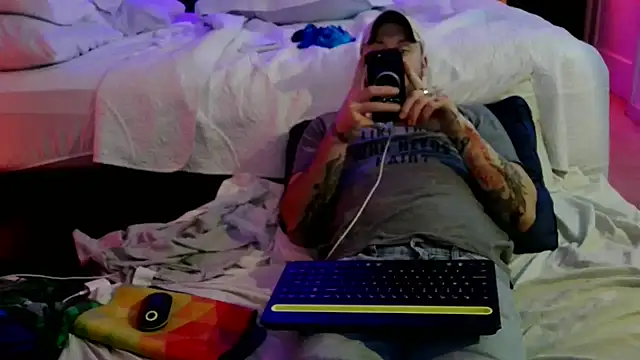 Snapshot of Luv2SuckBWC92 chatting on 2, 10, 2025 Luv2SuckBWC92 online show from 2, 10, 2025