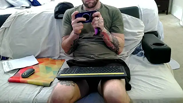 Snapshot of Luv2SuckBWC92 chatting on 6, 10, 2025 Luv2SuckBWC92 online show from 6, 10, 2025