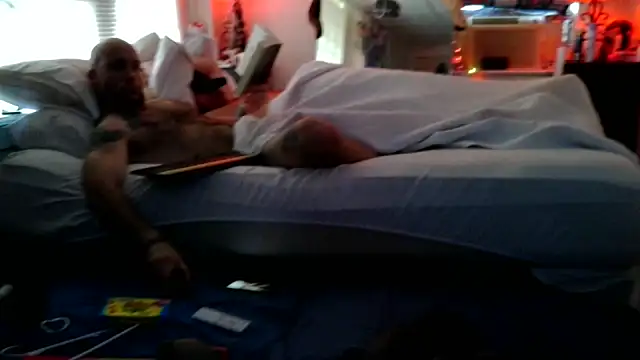 Snapshot of Luv2SuckBWC92 chatting on 10, 10, 2025 Luv2SuckBWC92 online show from 10, 10, 2025