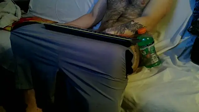 Snapshot of Luv2SuckBWC92 chatting on 20, 10, 2025 Luv2SuckBWC92 online show from 20, 10, 2025