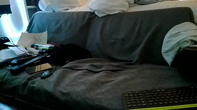 Snapshot of Luv2SuckBWC92 chatting on 4, 12, 2025 Luv2SuckBWC92 online show from 4, 12, 2025