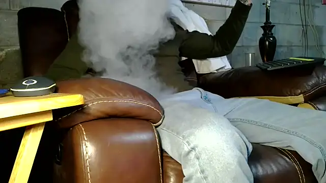 Snapshot of Luv2SuckBWC92 chatting on 21, 12, 2025 Luv2SuckBWC92 online show from 21, 12, 2025