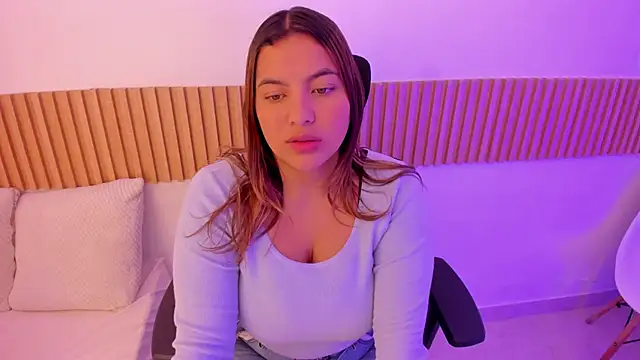 Snapshot of OliviaSweett chatting on 3, 10, 2025 OliviaSweett online show from 3, 10, 2025