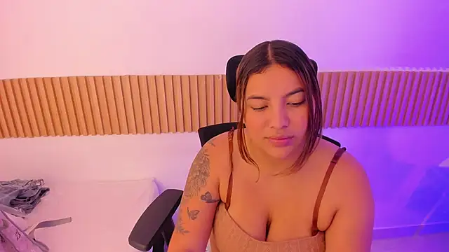 Snapshot of OliviaSweett chatting on 11, 10, 2025 OliviaSweett online show from 11, 10, 2025