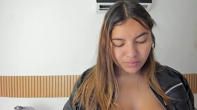 Snapshot of OliviaSweett chatting on 13, 10, 2025 OliviaSweett online show from 13, 10, 2025