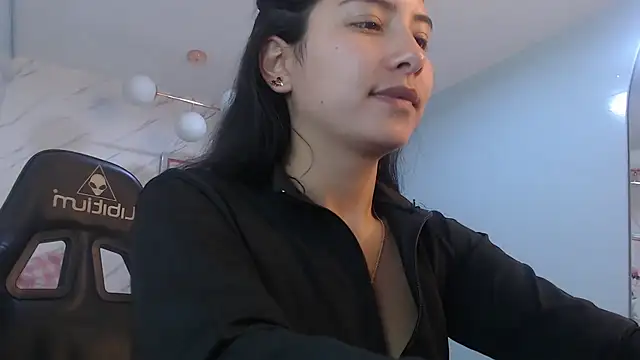 victoria hernandez t  online show from 15, 4, 2026