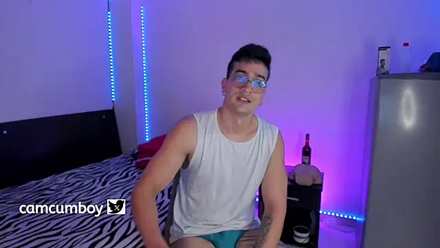 Snapshot of CamCumBoy chatting on 9, 10, 2025 CamCumBoy online show from 9, 10, 2025