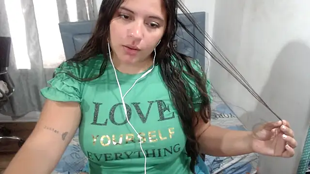 Snapshot of sarah_aguilar chatting on 19, 5, 2026 sarah aguilar online show from 19, 5, 2026