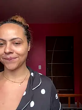 Snapshot of Chloe_Leaozinho chatting on 7, 10, 2025 Chloe Leaozinho online show from 7, 10, 2025