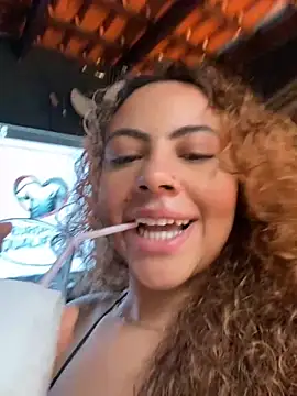 Snapshot of Chloe_Leaozinho chatting on 11, 10, 2025 Chloe Leaozinho online show from 11, 10, 2025