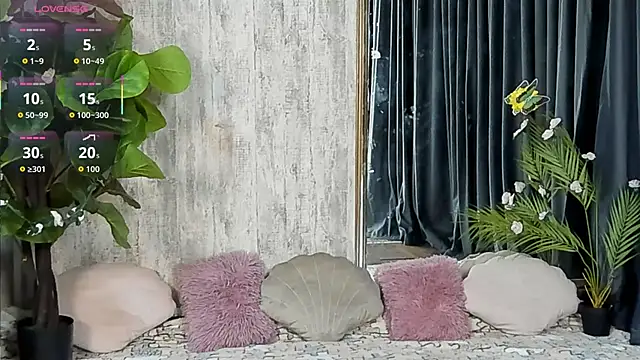 Maya Collins  online show from 26, 3, 2026