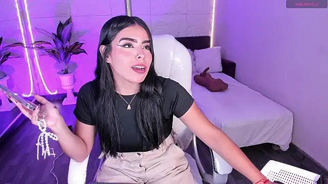 LovelyEyesx online show from 22, 12, 2025