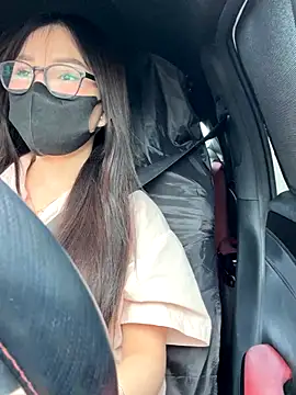 Linh 2004 online show from 25, 9, 2025