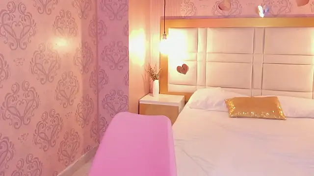 luna hot ass online show from 17, 2, 2026