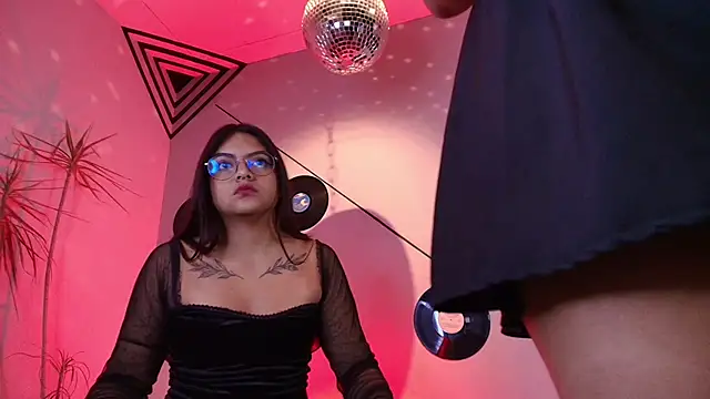 Lilith and Khloe online show from 13, 9, 2025