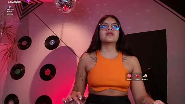 Lilith and Khloe online show from 20, 9, 2025