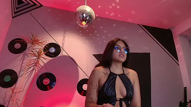 Lilith and Khloe online show from 5, 11, 2025