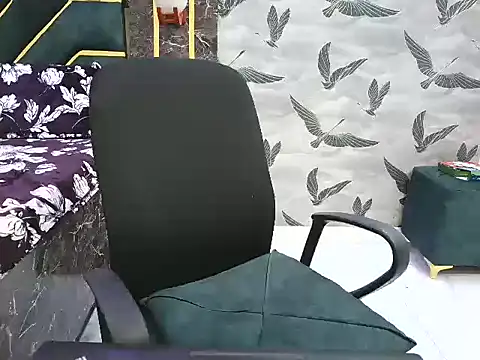 Urlove lily online show from 8, 6, 2026