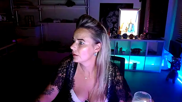 Mrs-Aurora online show from 8, 10, 2025