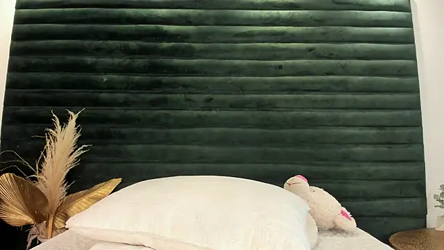 LiliCarterm online show from 9, 4, 2026