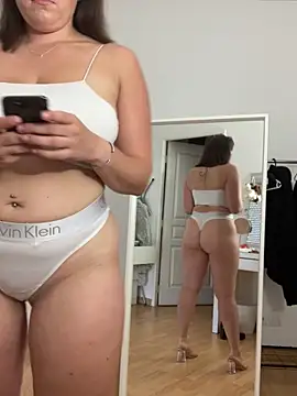 Snapshot of chloedlm5 chatting on 11, 9, 2025 chloedlm5 online show from 11, 9, 2025