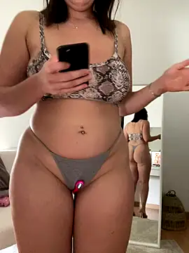 Snapshot of chloedlm5 chatting on 12, 10, 2025 chloedlm5 online show from 12, 10, 2025