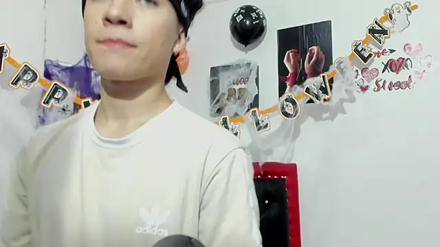 Snapshot of Thiago_Divine_ chatting on 18, 10, 2025 Thiago Divine  online show from 18, 10, 2025