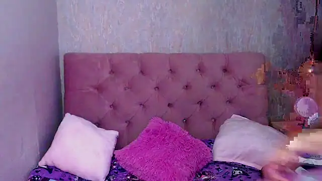 Snapshot of laurenelove chatting on 9, 9, 2025 laurenelove online show from 9, 9, 2025