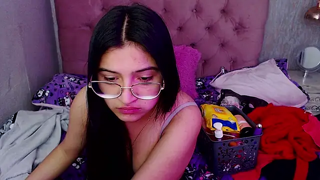 Snapshot of laurenelove chatting on 10, 9, 2025 laurenelove online show from 10, 9, 2025