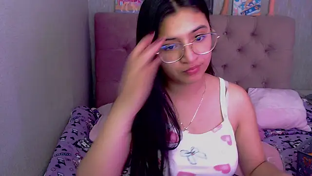 Snapshot of laurenelove chatting on 11, 9, 2025 laurenelove online show from 11, 9, 2025