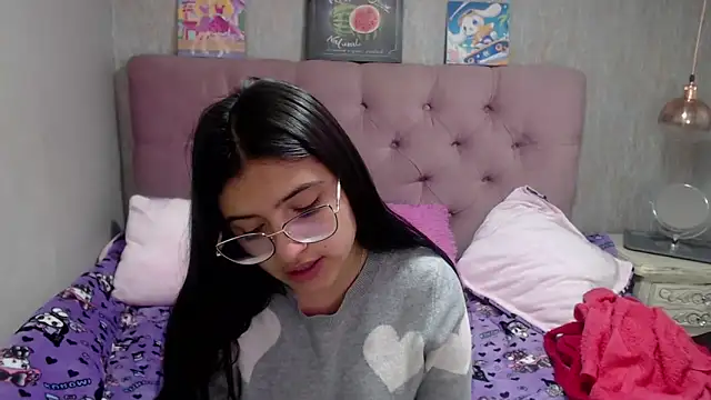 Snapshot of laurenelove chatting on 12, 9, 2025 laurenelove online show from 12, 9, 2025