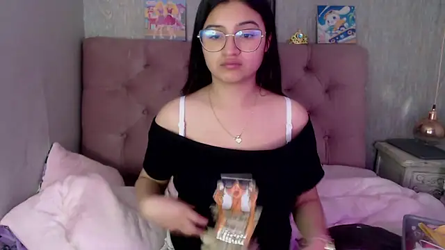 Snapshot of laurenelove chatting on 26, 9, 2025 laurenelove online show from 26, 9, 2025