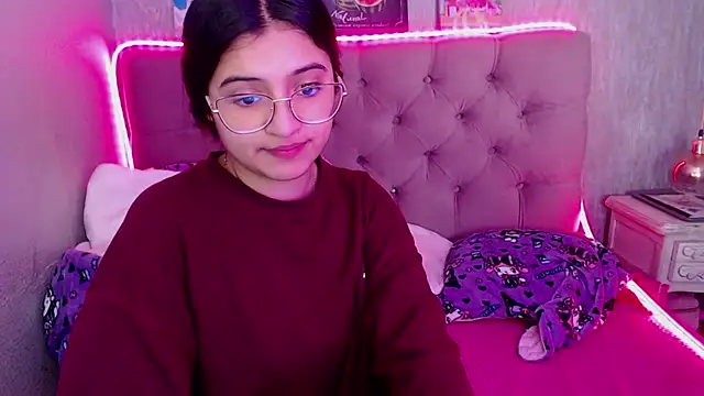 Snapshot of laurenelove chatting on 3, 10, 2025 laurenelove online show from 3, 10, 2025