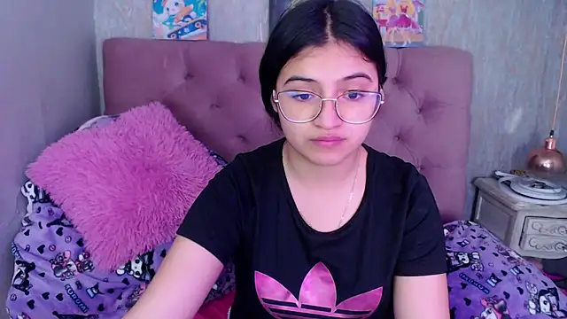 Snapshot of laurenelove chatting on 5, 10, 2025 laurenelove online show from 5, 10, 2025