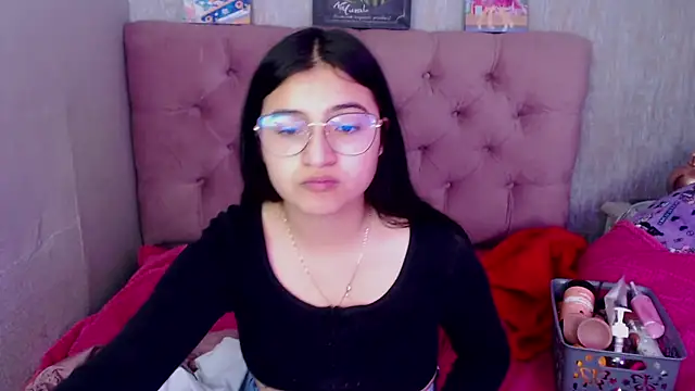 Snapshot of laurenelove chatting on 6, 10, 2025 laurenelove online show from 6, 10, 2025