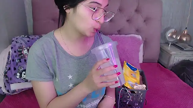 Snapshot of laurenelove chatting on 9, 10, 2025 laurenelove online show from 9, 10, 2025
