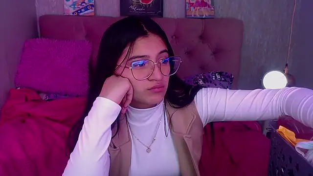 Snapshot of laurenelove chatting on 11, 10, 2025 laurenelove online show from 11, 10, 2025