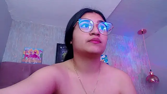 Snapshot of laurenelove chatting on 13, 10, 2025 laurenelove online show from 13, 10, 2025