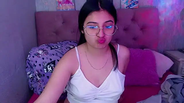 Snapshot of laurenelove chatting on 18, 10, 2025 laurenelove online show from 18, 10, 2025