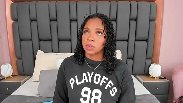 LisaMendez online show from 5, 11, 2025