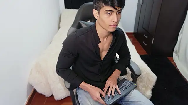 stylish men online show from 21, 10, 2025